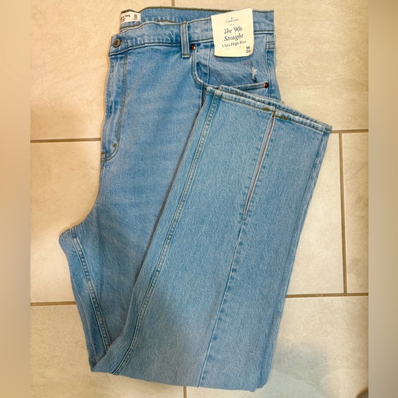 Abercrombie & Fitch - Curve Love - Ultra High Rise - The 90’s Straight - Picture 3 of 6